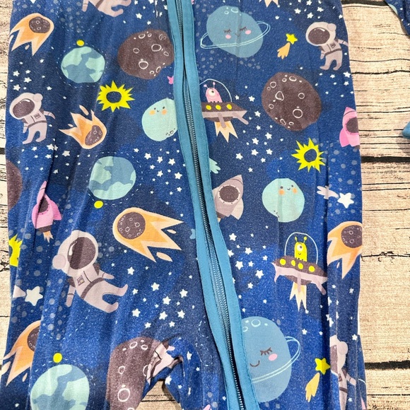 Little Sleepies “Out of This World” Bamboo Zippy Size 12-18 - Picture 2 of 5
